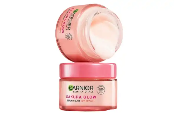 10 Cream Pemutih Wajah di Alfamart Yang Aman Digunakan 10 Garnier Sakura Glow
